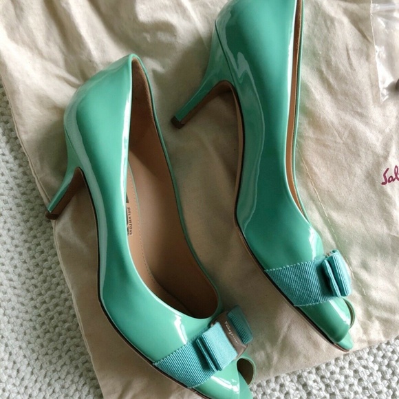 NEW Salvatore Ferragamo Patent Bow Peep Toe Pump Heels, Made in Italy - Picture 3 of 10
